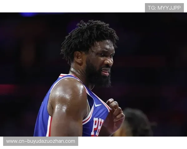 恩比德扣篮盖帽显统治力,乔治赛后盛赞其竞争精神回归 恩比德扣篮盖帽显统治力,乔治赛后盛赞其竞争精神回归