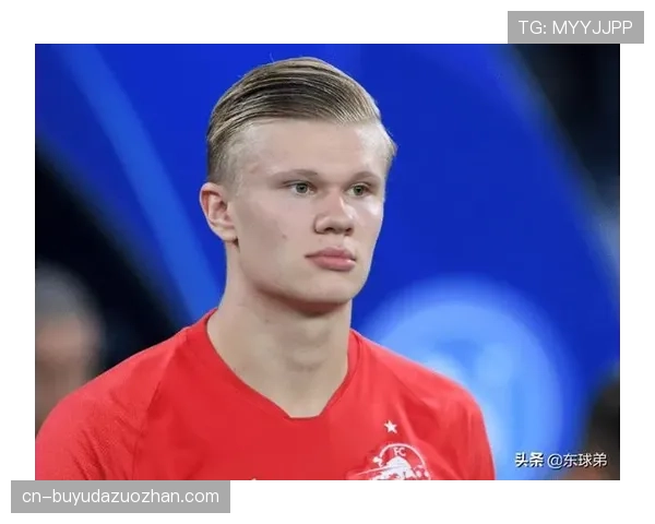 比赛结束，哈兰德与对方后卫交换球衣